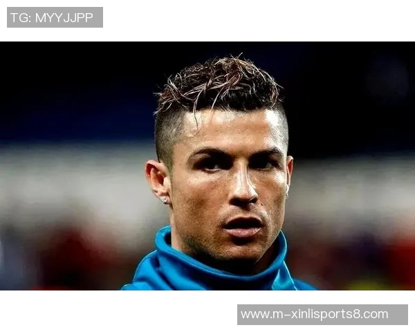 C罗花式足球技艺展示与个人魅力的完美结合解析